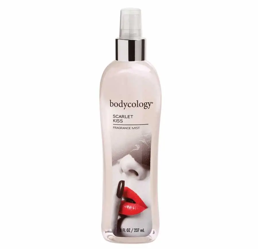 Bodycology Scarlet Kiss Kadın Vücut Spreyi – Kırmızı Elma ve Vanilya Kokulu, 237 mL - 1