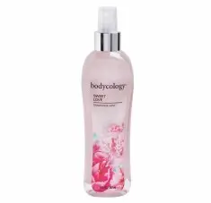 Bodycology Sweet Love Kadın Vücut Spreyi – Vanilya ve Şakayık Esintili Tatlı Koku, 237 mL - Bodycology
