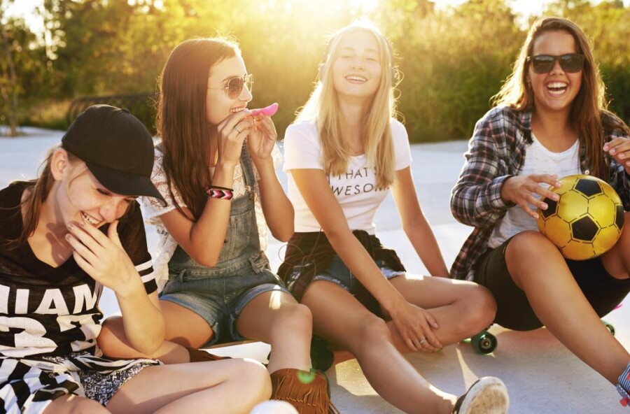 Bodycology Sweet Petals Kadın Vücut Spreyi – Tatlı Çiçeksi Koku, 237 mL - 1