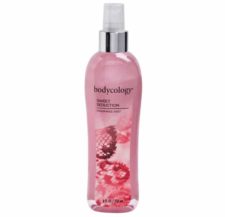 Bodycology Sweet Seduction Kadın Vücut Spreyi – Vanilya ve Kırmızı Meyve Aromalı, 237 mL - 1